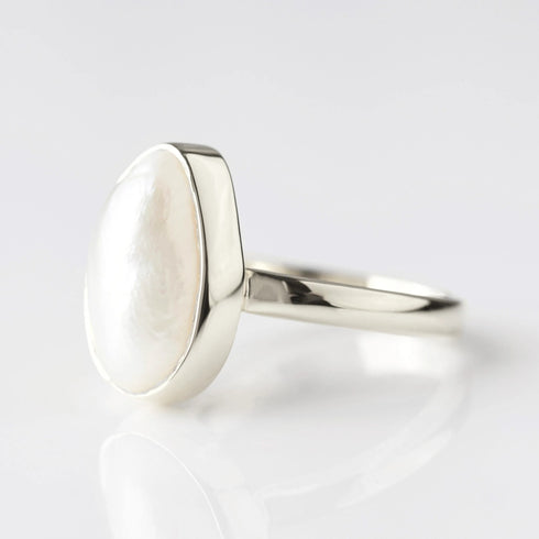 Mother of pearl ring - Vintage inspired ring - Oval ring - Gemstone ring - Statement ring - Braided ring - Bold ring - MARGOT RING