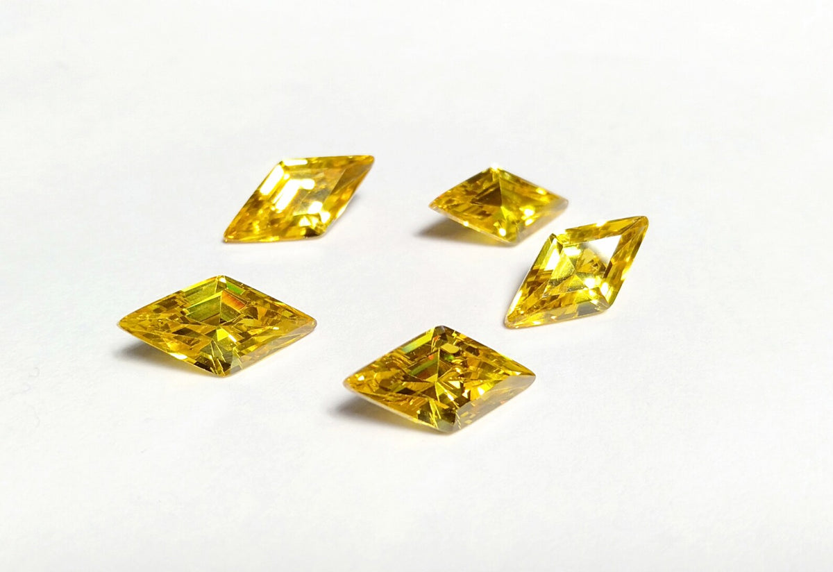 Cubic Zirconia AAA Quality 5pcs Cubic Zirconia Diamond Kite shape Stones 7x14mm Size