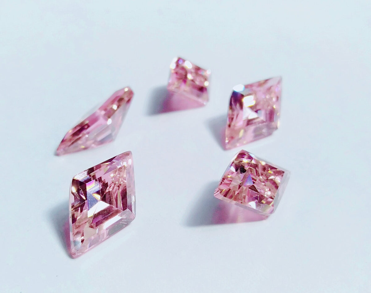 Cubic Zirconia AAA Quality 5pcs Cubic Zirconia Diamond Kite shape Stones 7x14mm Size