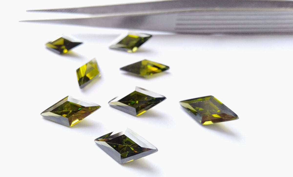 Cubic Zirconia AAA Quality 5pcs Cubic Zirconia Diamond Kite shape Stones 7x14mm Size