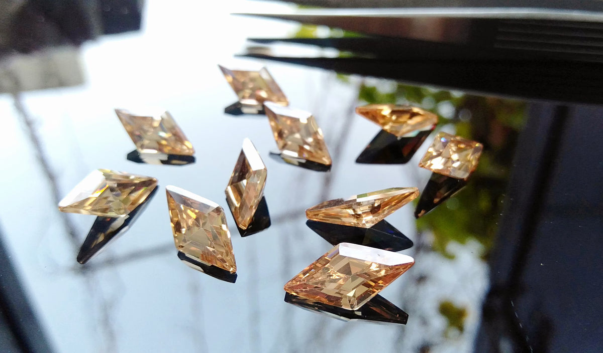 Cubic Zirconia AAA Quality 5pcs Cubic Zirconia Diamond Kite shape Stones 7x14mm Size