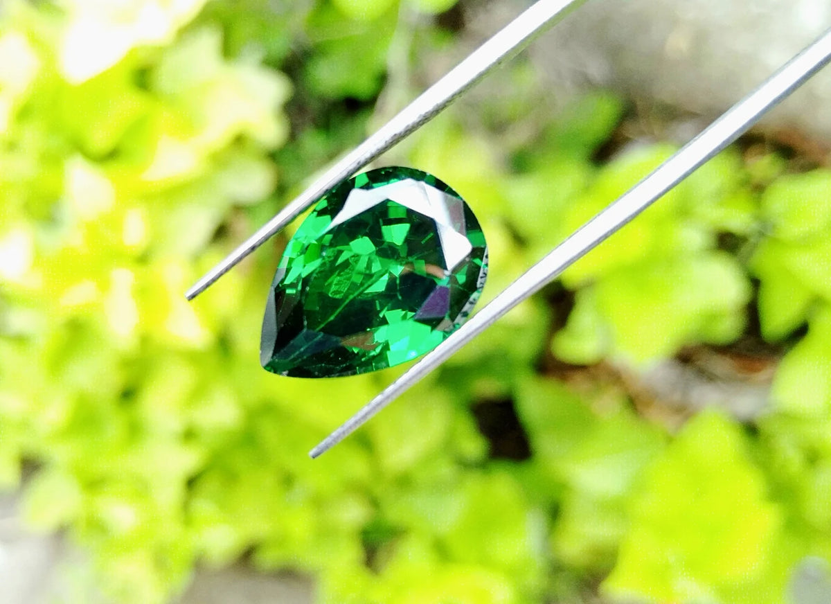 Cubic Zirconia AAA Quality Cubic Zirconia Pear Shape Emerald Green Color CZ Loose Stones (2x4mm to 10x14mm) Zirconia