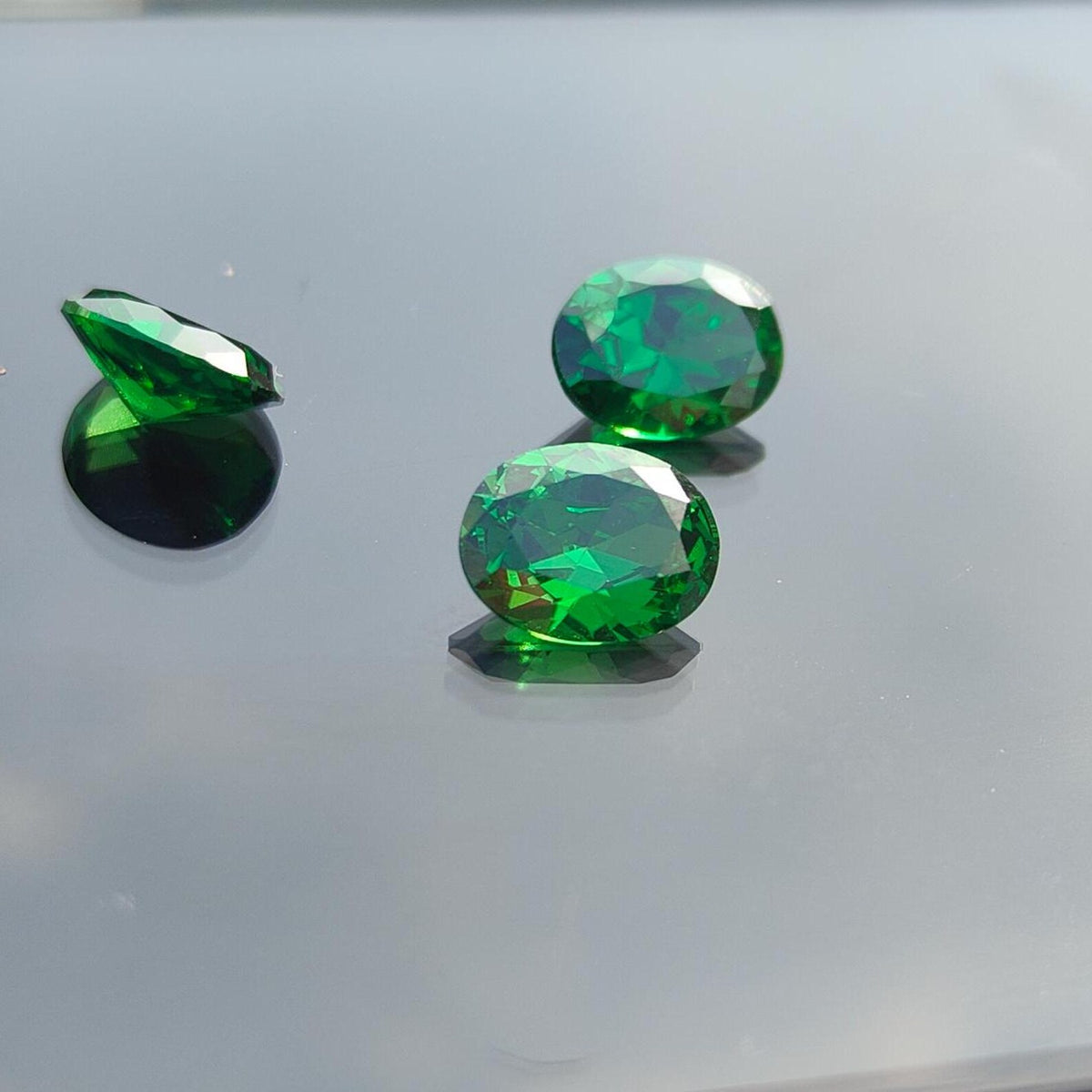 Cubic Zirconia AAA Quality Cubic Zirconia Oval Shape Emerald Green Color CZ Loose Stones (2x4mm - 15x20mm)