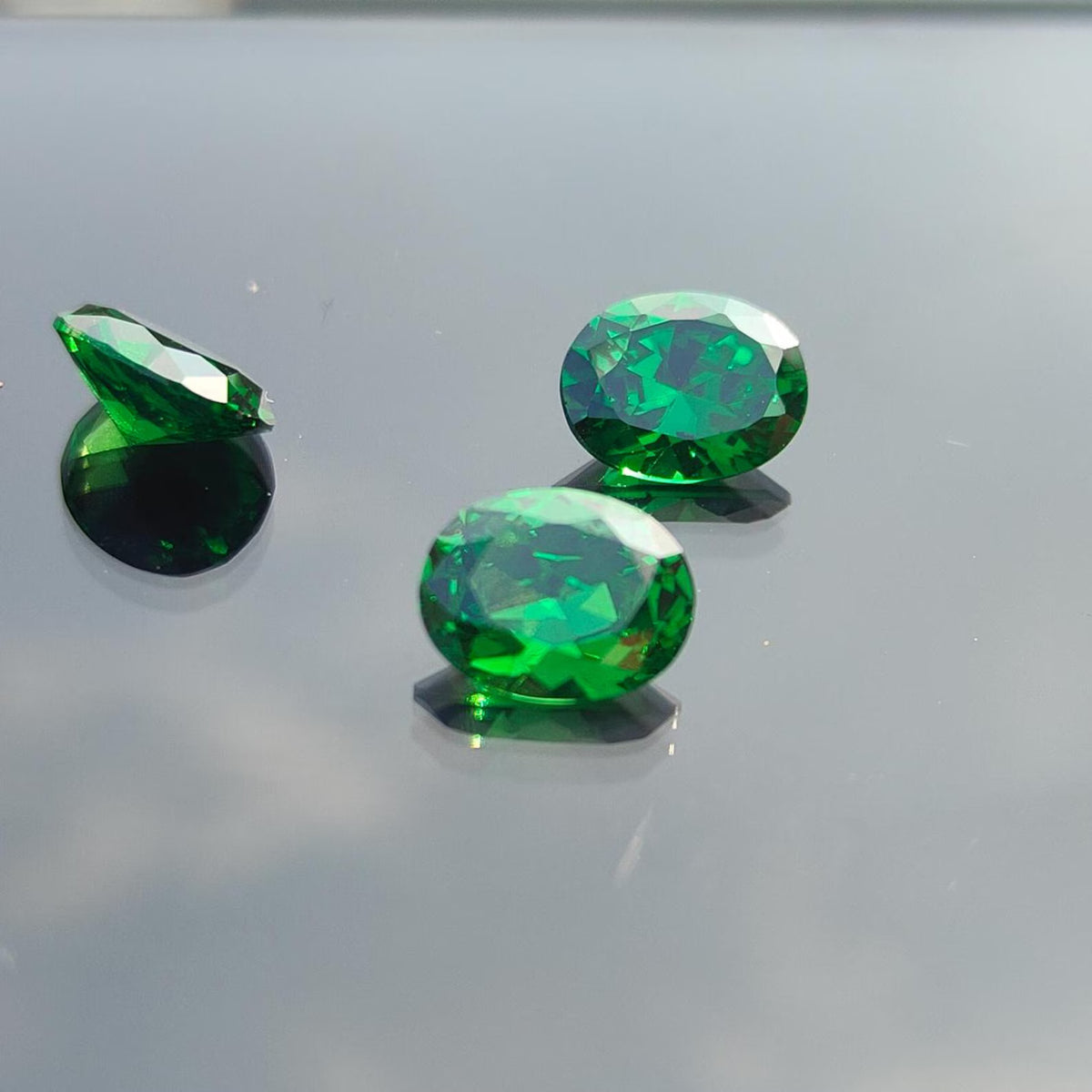Cubic Zirconia AAA Quality Cubic Zirconia Oval Shape Emerald Green Color CZ Loose Stones (2x4mm - 15x20mm)