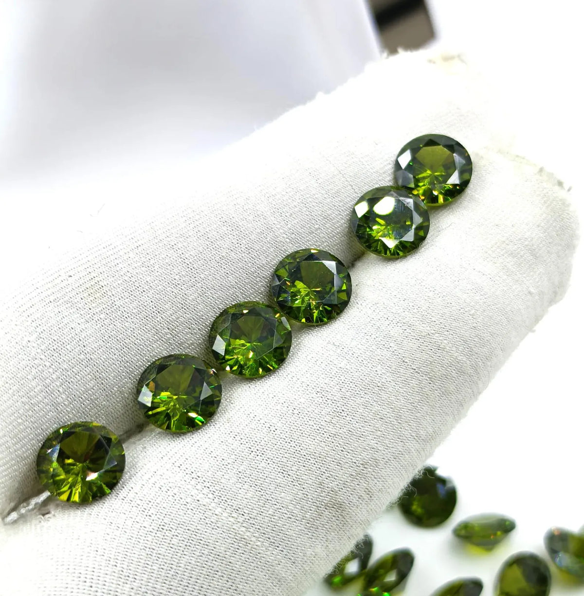 AAA Peridot Green Cubic Zirconia: Round Loose Gemstone (0.5mm - 15mm)